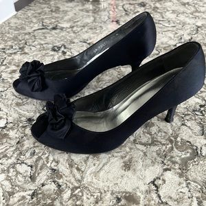 Stuart Weitzman 🖤Black Satin Peep Toe heel 8.5 women 👠